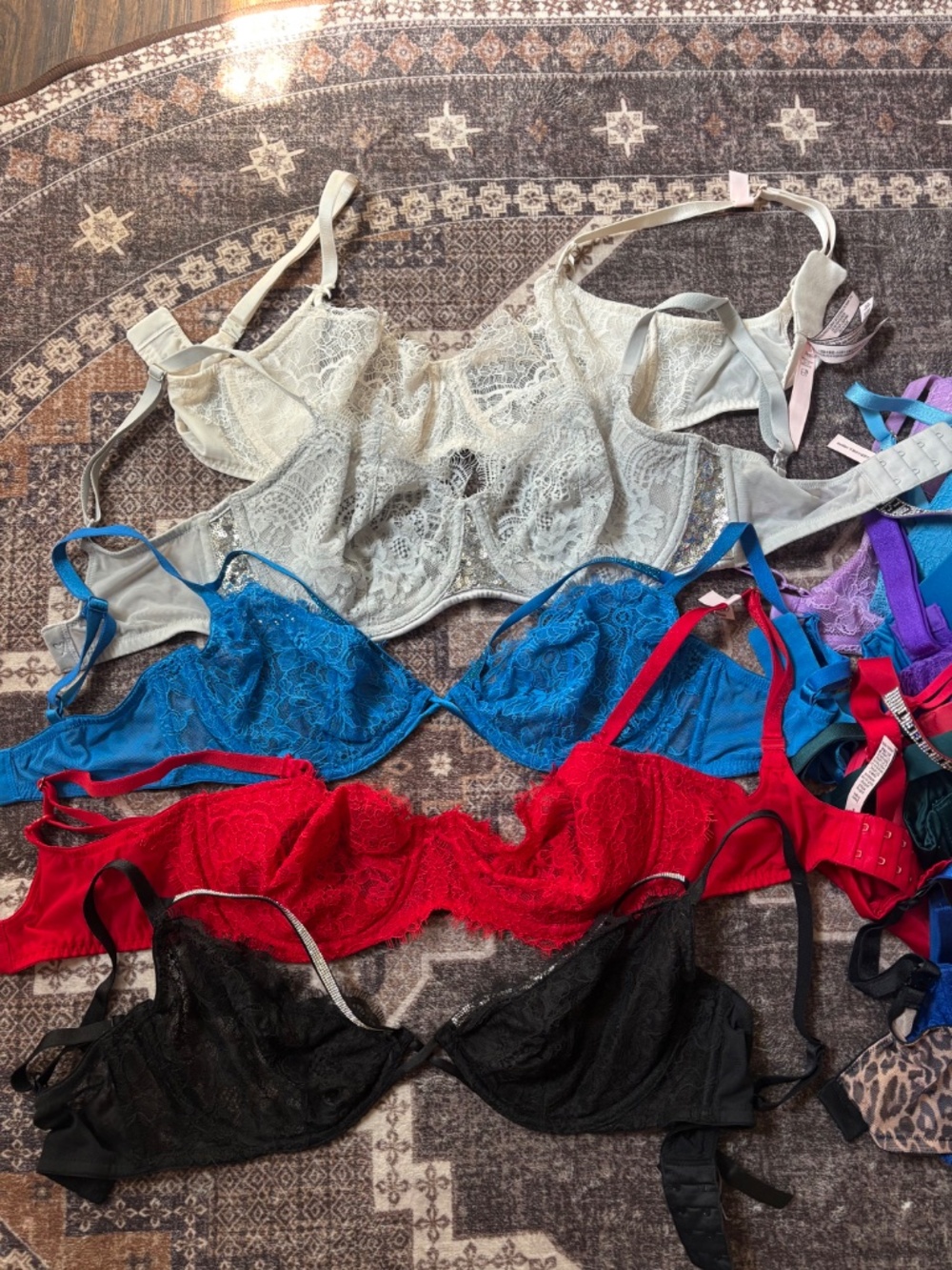 Victoria secret 34DD/E bras - Picture 3 of 3